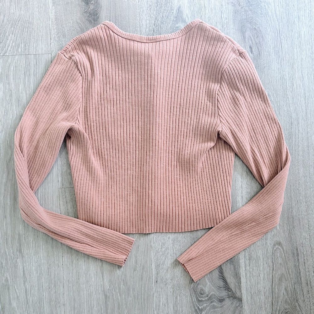 H&M Ribbed Button-Up in Soft Mauve - Picture 3 of 3